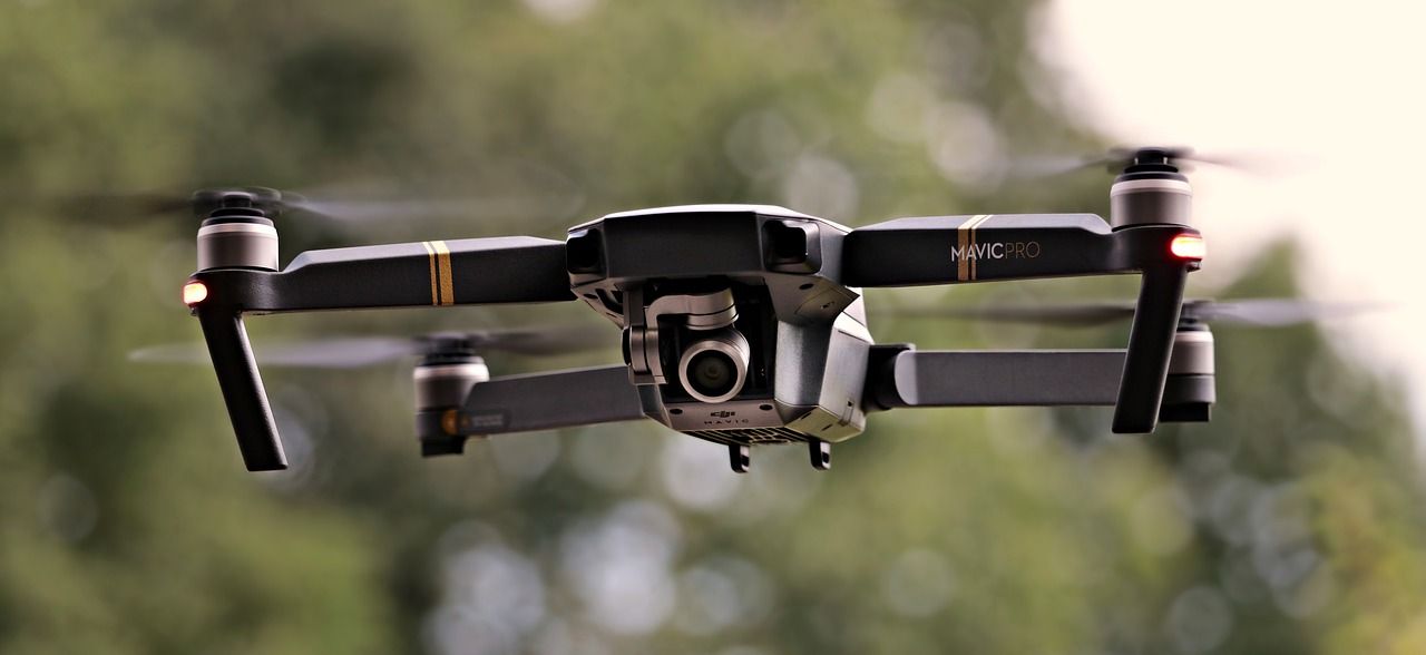Z jakich dronów najlepiej korzystać przy robieniu zdjęć na wakacjach?