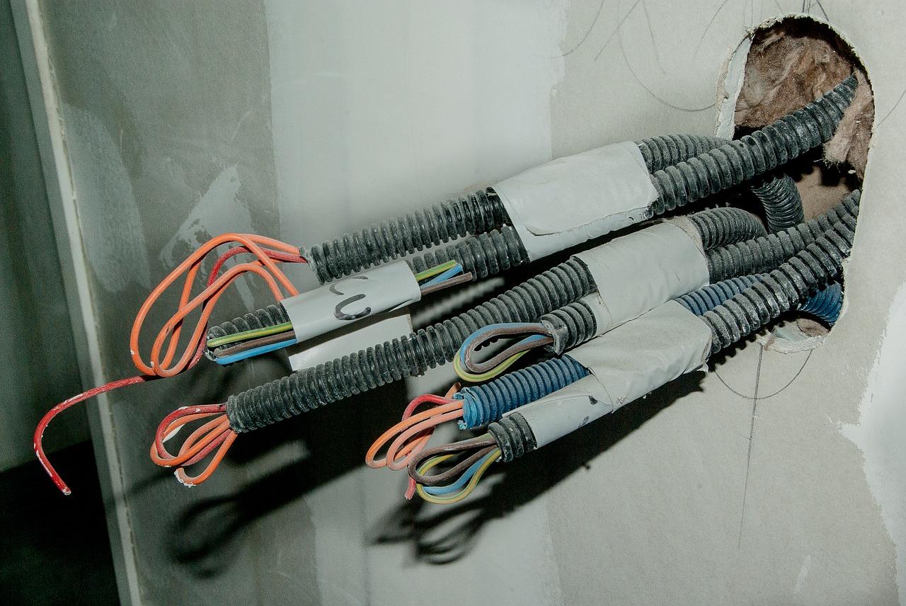 Jak zabezpieczyć kable i przewody?