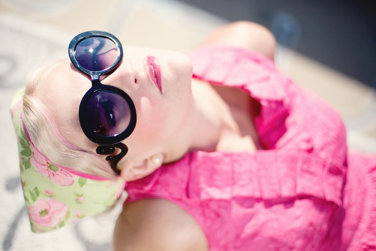 Dlaczego należy nosić okulary przeciwsłoneczne podczas ciepłych dni?