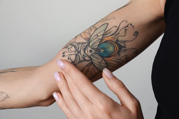 Usunięcie tatuażu – kiedy warto rozważyć tę opcję?