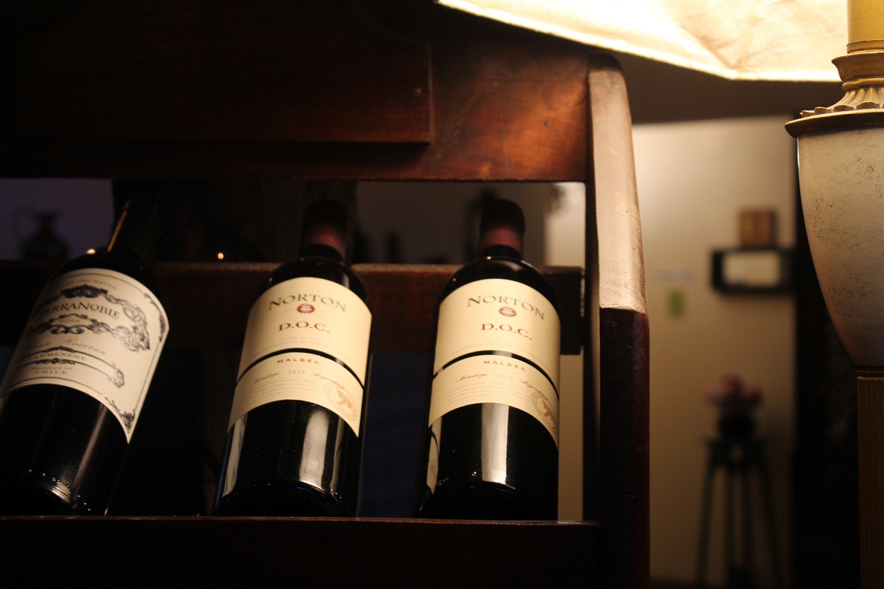 W jak wygodny sposób przechowywać wino we własnym domu?